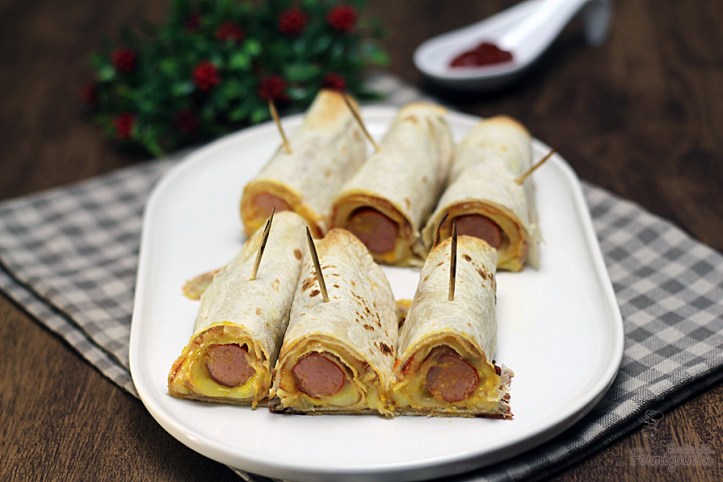 Jeito diferente de preparar um lanche super delicioso: Hot Dog com Rap10...