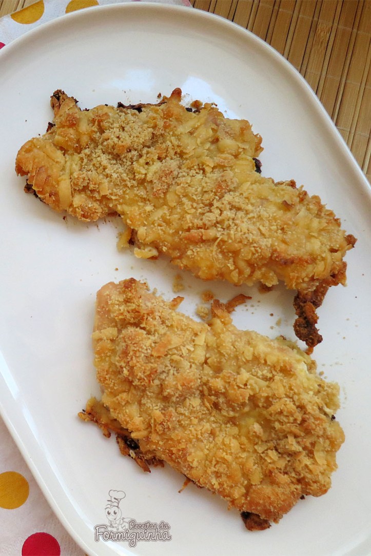 Para variar nosso frango de todo dia, te apresento versão com maionese e crosta de parmesão