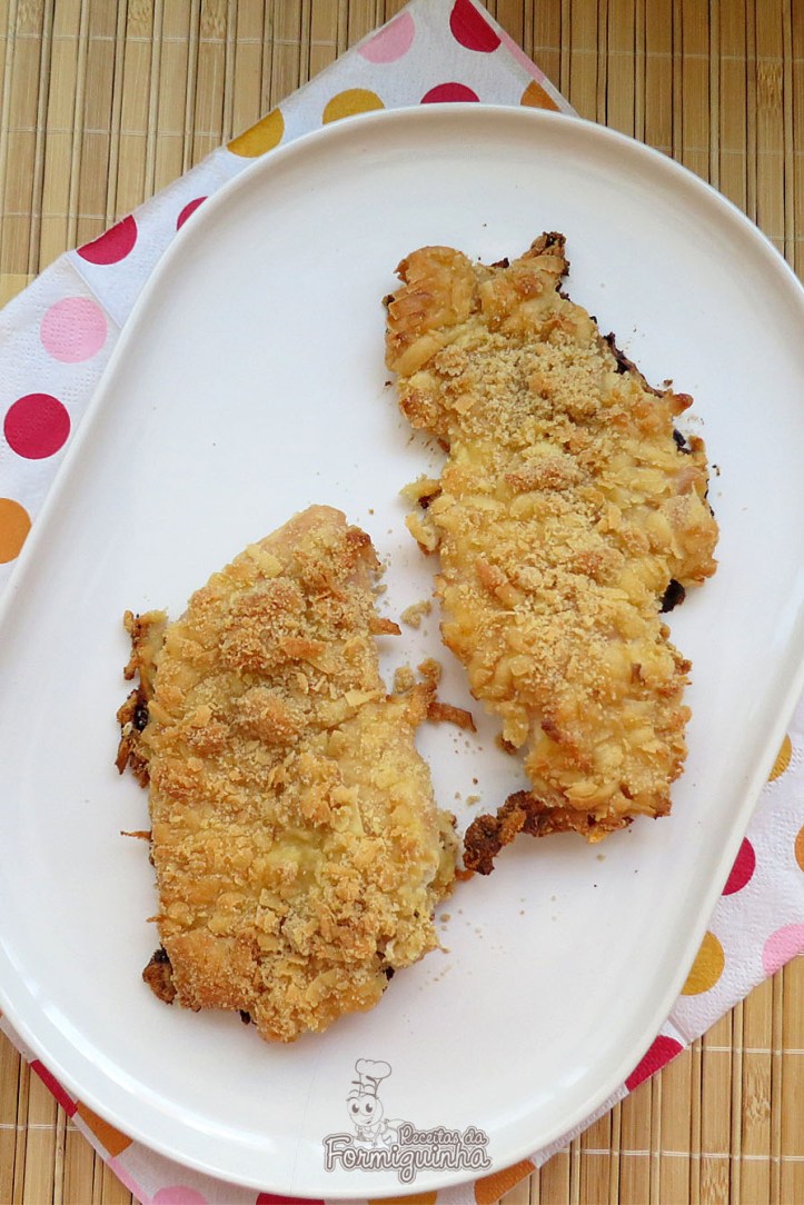 Para variar nosso frango de todo dia, te apresento versão com maionese e crosta de parmesão