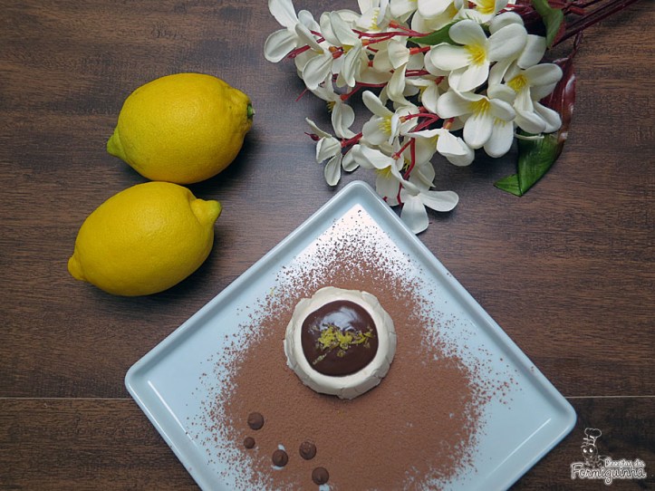 Semifreddo é a versão italiana macia e suave de um sorvete e esse de limão siciliano fica incrível!