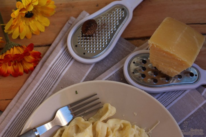 Refeição pronta usando uma panela só. É assim essa versão do Fettuccine Alfredo!!! Não é maravilhoso?!