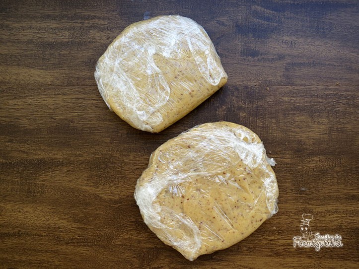 Amanteigados, com gostinho de amêndoas e recheio de Nutella! Esses biscoitos linzer com Nutella vão te surpreender!!!