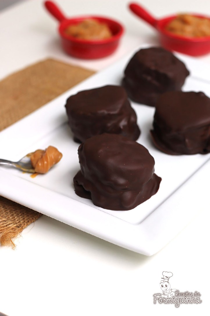 Sobrou panetone do Natal? Faça alfajor de panetone! Fica incrível!!