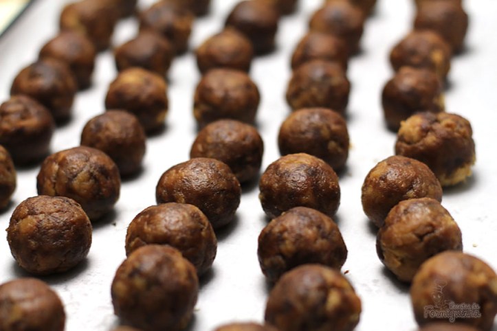 Bolinhas macias de panetone cobertas com chocolate.. Preciso dizer mais?