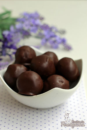 Bolinhas macias de panetone cobertas com chocolate.. Preciso dizer mais?