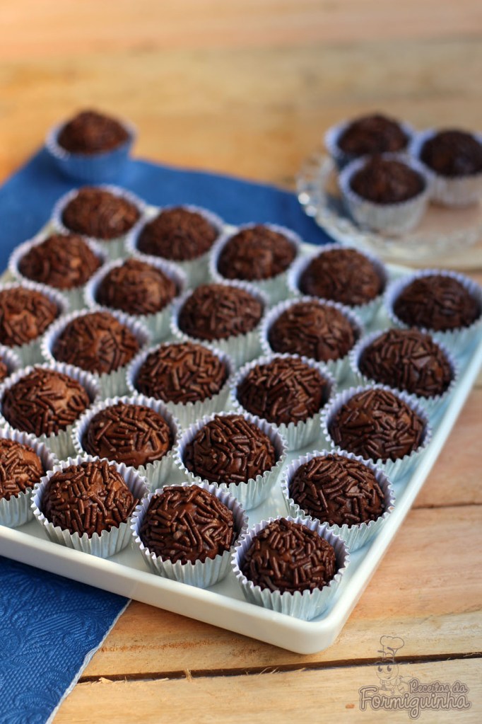 O maravilhoso Ovomaltine em forma de brigadeiro! Vem aprender a fazer o brigadeiro de ovomaltine!!!