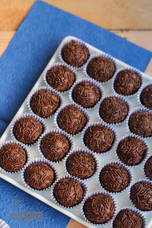 O maravilhoso Ovomaltine em forma de brigadeiro! Vem aprender a fazer o brigadeiro de ovomaltine!!!