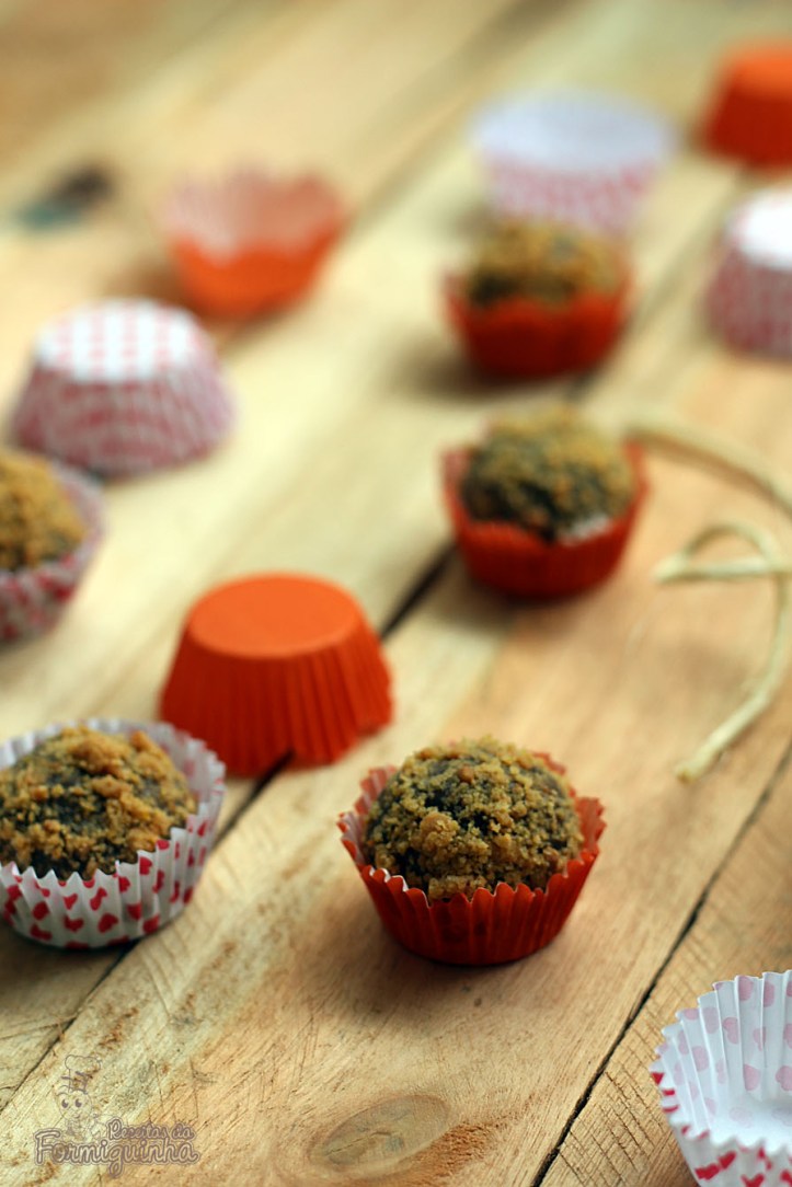 Paçoca lembra Festa Junina! E em versão de brigadeiro, fica sensacional... Brigadeiro de Paçoca com Cacau!!