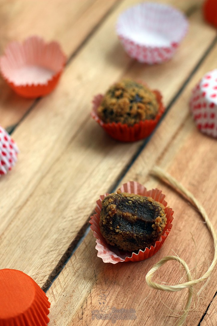 Paçoca lembra Festa Junina! E em versão de brigadeiro, fica sensacional... Brigadeiro de Paçoca com Cacau!!