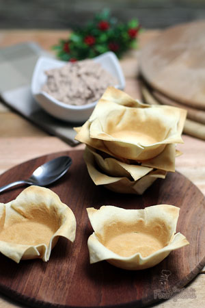 Aperitivos servidos lindamente em uma Cestinha de Massa de Pastel.. Quem resiste?