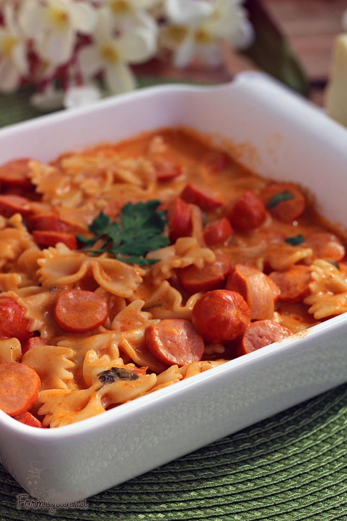 Refeição completa feita em 1 panela e pronta em 5 minutos! Esse é o macarrão cremoso com salsicha...