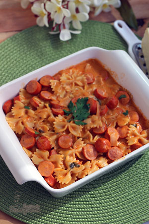 Refeição completa feita em 1 panela e pronta em 5 minutos! Esse é o macarrão cremoso com salsicha...