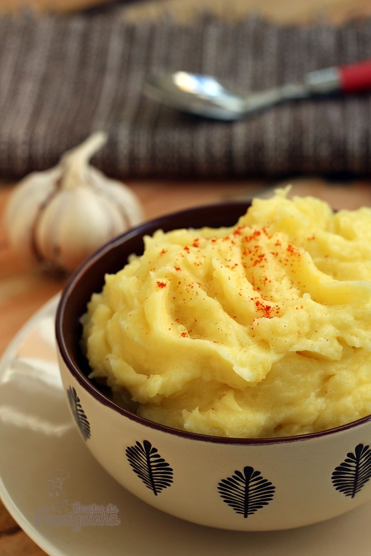 Faça em casa o Purê de Batatas com Alho Assado que fica melhor do que aquele do restaurante australiano!!!