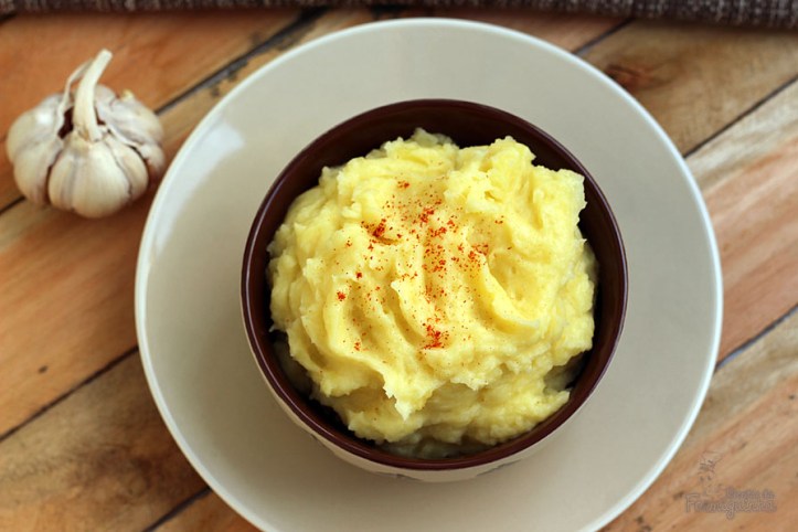 Faça em casa o Purê de Batatas com Alho Assado que fica melhor do que aquele do restaurante australiano!!!
