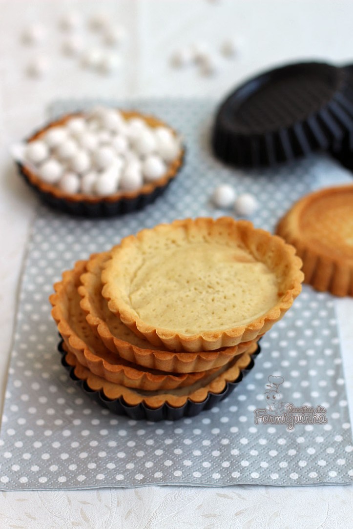 Massa para tortas com gostinho de biscoito amanteigado... É assim a Pâte Sucrée, um pouco crocante e mais macia e doce que suas primas pâte sablée e pâte brisée.