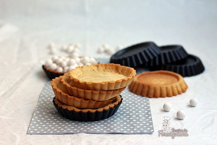 Massa para tortas com gostinho de biscoito amanteigado... É assim a Pâte Sucrée, um pouco crocante e mais macia e doce que suas primas pâte sablée e pâte brisée.