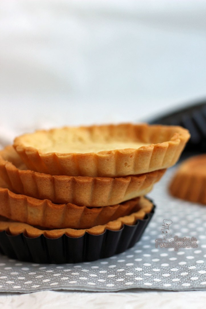 Massa para tortas com gostinho de biscoito amanteigado... É assim a Pâte Sucrée, um pouco crocante e mais macia e doce que suas primas pâte sablée e pâte brisée.