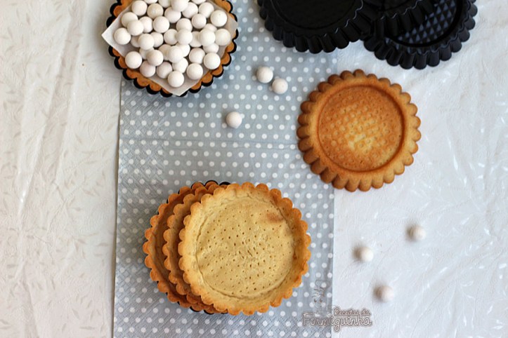 Massa para tortas com gostinho de biscoito amanteigado... É assim a Pâte Sucrée, um pouco crocante e mais macia e doce que suas primas pâte sablée e pâte brisée.