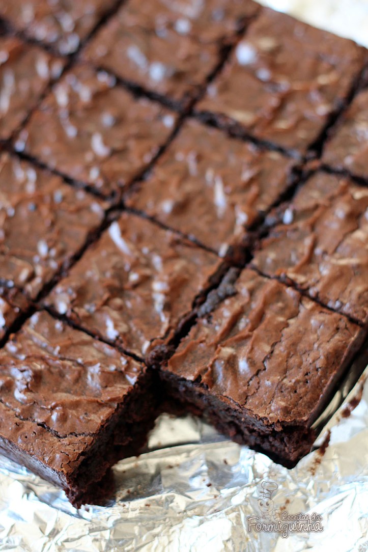 Úmido, saboroso e perfeito! Não dá para resistir a esses Brownies de Cacau...