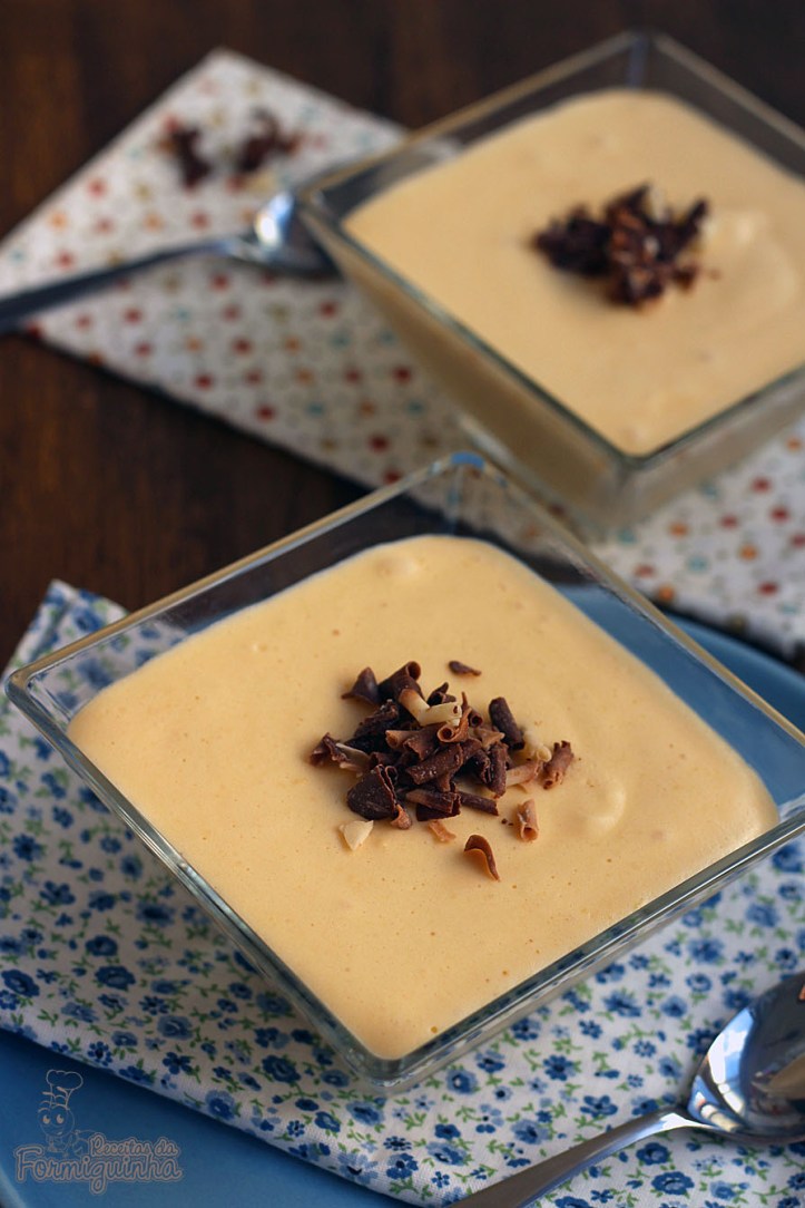 Maravilhosa sobremesa para encantar seus convidados! Mousse de Chocolate Branco é a melhor pedida...