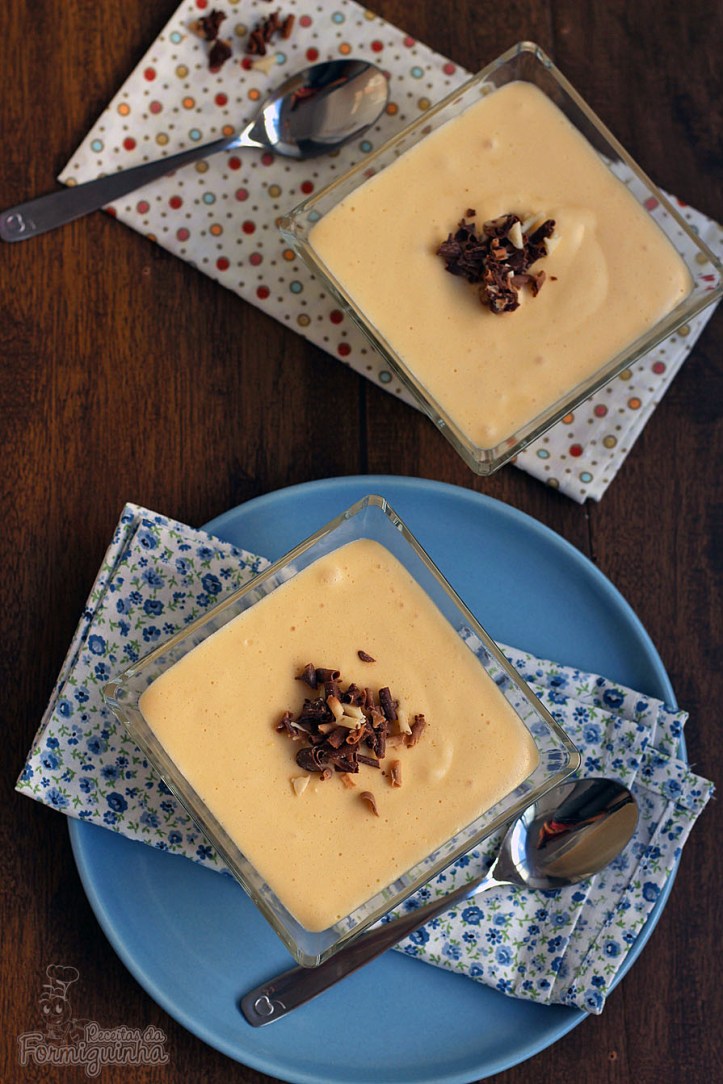 Maravilhosa sobremesa para encantar seus convidados! Mousse de Chocolate Branco é a melhor pedida...