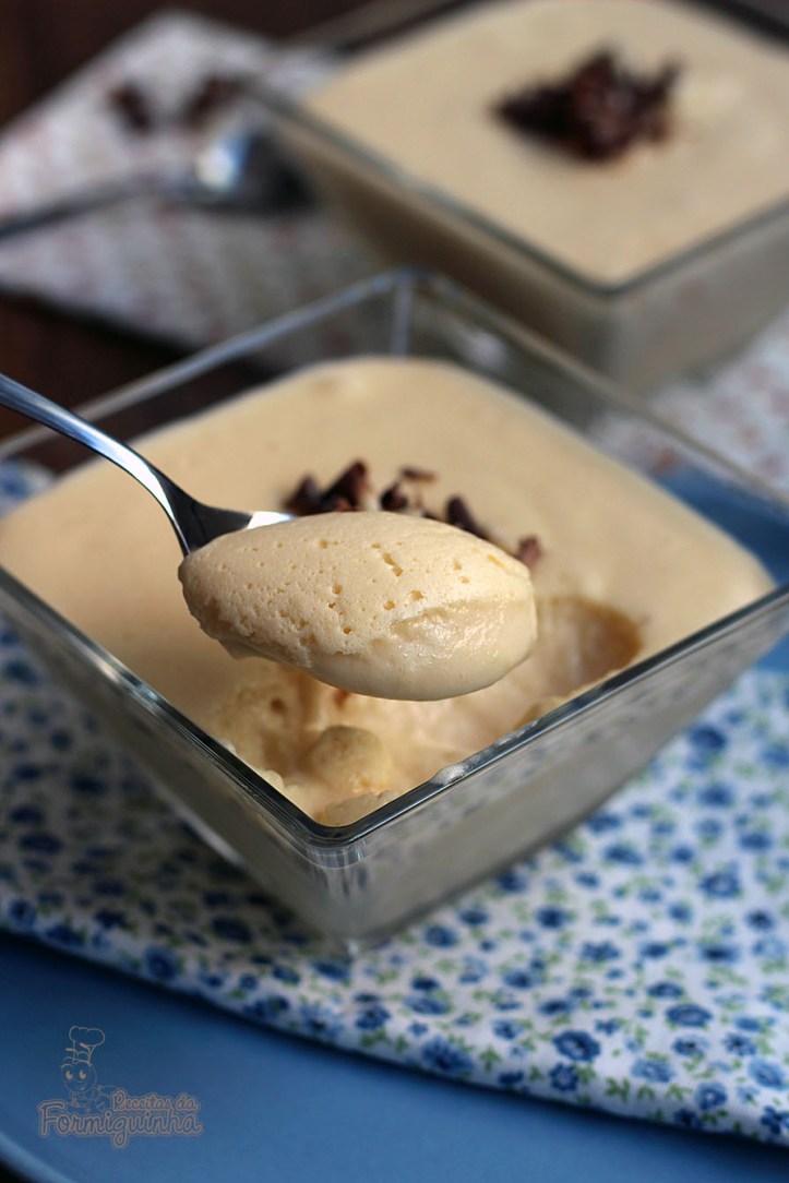 Maravilhosa sobremesa para encantar seus convidados! Mousse de Chocolate Branco é a melhor pedida...