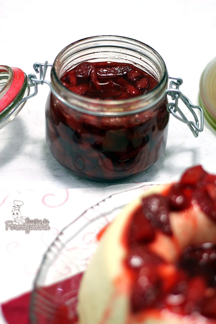 Deliciosa e fácil de fazer! Essa Calda de Morangos vai te surpreender!!!