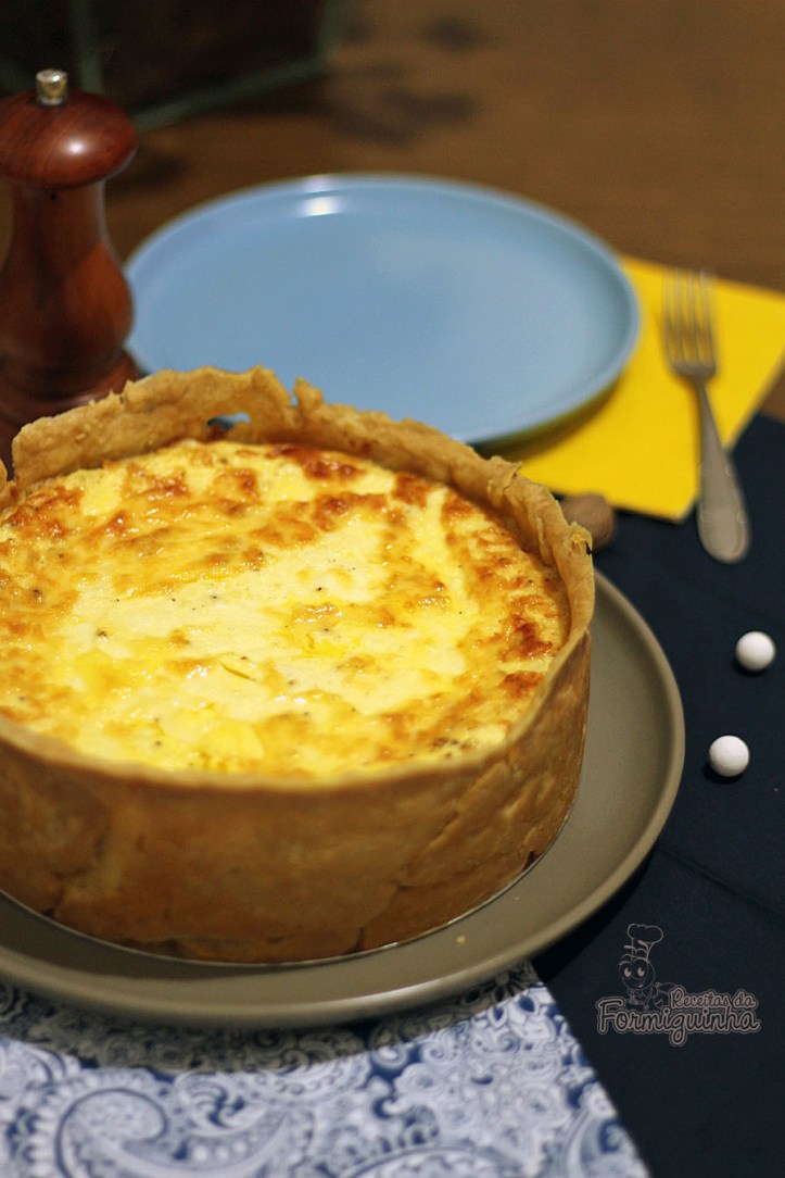 Recheio cremoso de queijo minas nesse lindo e perfumado quiche de queijo branco...