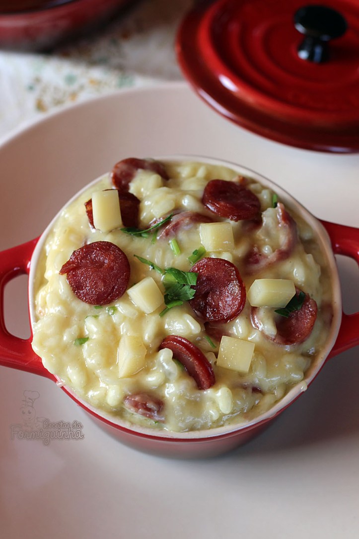 O melhor risoto que você vai experimentar! O sabor desse Risoto de Linguicinha e Queijo Gruyère é incrível!! Experimente...