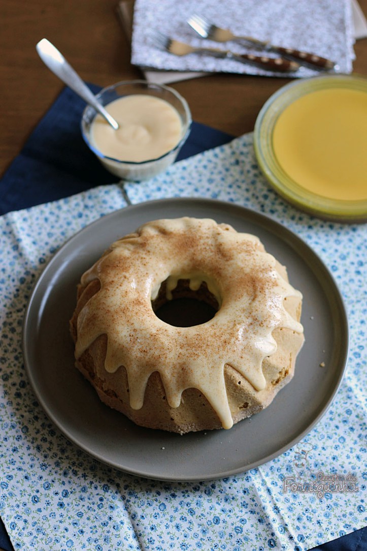 Feito com farinha de rosca.. feito para surpreender! Ainda mais com essa calda especial de leite condensado. Não dá para resistir ao Bolo Indiano!
