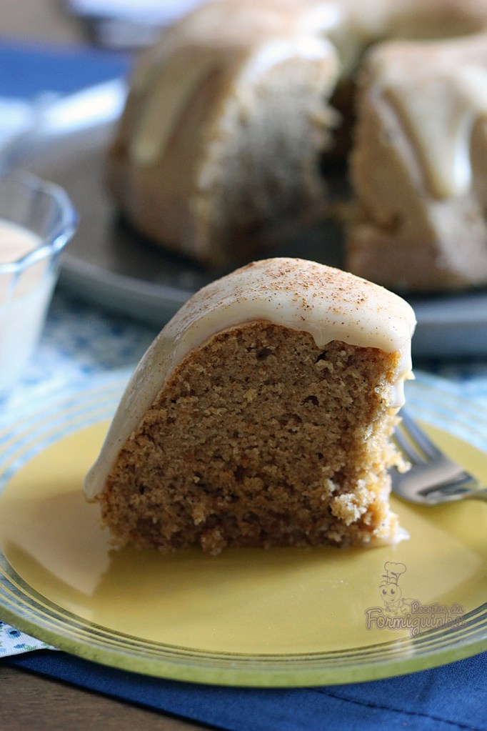 Feito com farinha de rosca.. feito para surpreender! Ainda mais com essa calda especial de leite condensado. Não dá para resistir ao Bolo Indiano!