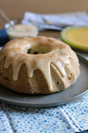 Feito com farinha de rosca.. feito para surpreender! Ainda mais com essa calda especial de leite condensado. Não dá para resistir ao Bolo Indiano!