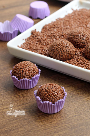 O mais tradicional docinho brasileiro em seu sabor mais delicioso: brigadeiro de cacau