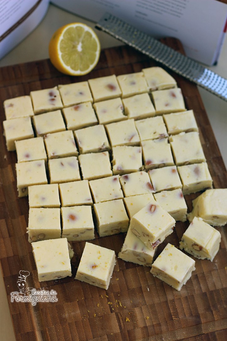 Deliciosos quadradinhos de limão siciliano e amêndoas!! Fudges parecem difíceis de serem feitos, mas é muito mais simples do que se imagina!!