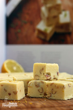 Deliciosos quadradinhos de limão siciliano e amêndoas!! Fudges parecem difíceis de serem feitos, mas é muito mais simples do que se imagina!!