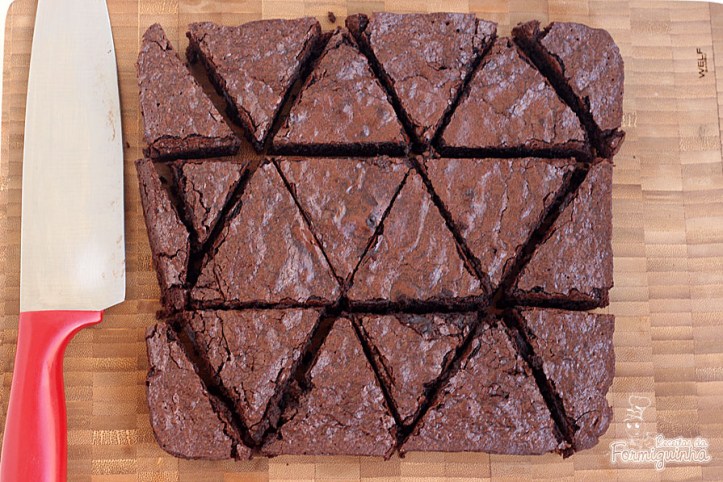 Deliciosos brownies em forma de árvore de Natal para enfeitar sua ceia...