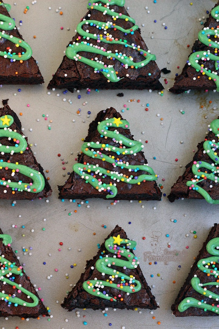 Deliciosos brownies em forma de árvore de Natal para enfeitar sua ceia...