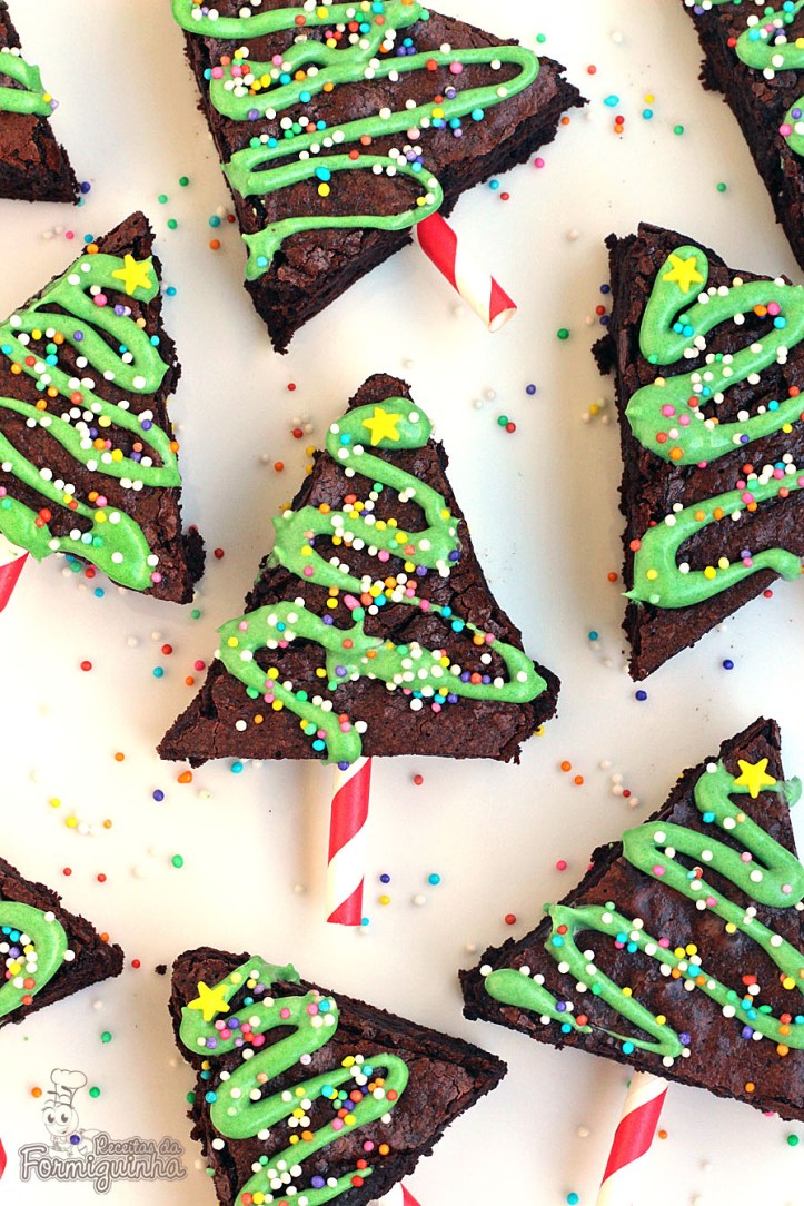Deliciosos brownies em forma de árvore de Natal para enfeitar sua ceia...