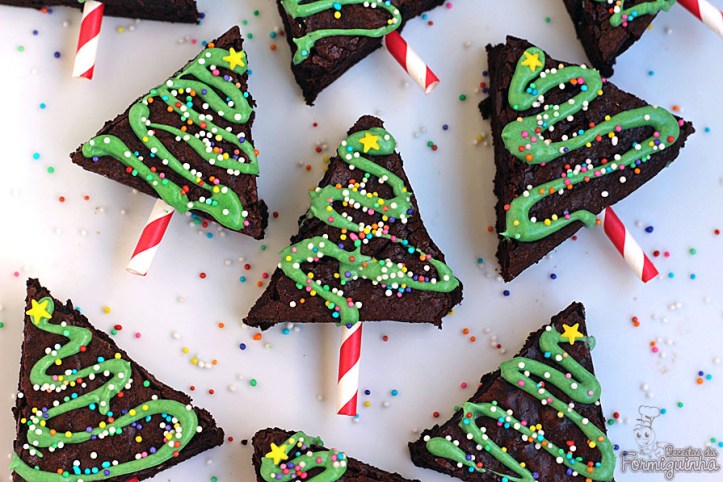 Deliciosos brownies em forma de árvore de Natal para enfeitar sua ceia...