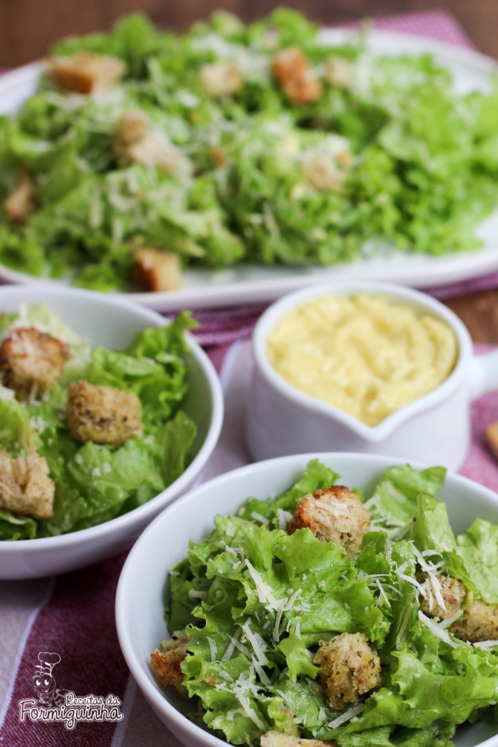 Um clássico muito bem preparado não tem quem não goste! Desfrute de uma Salada Caesar saborosa e crocante!
