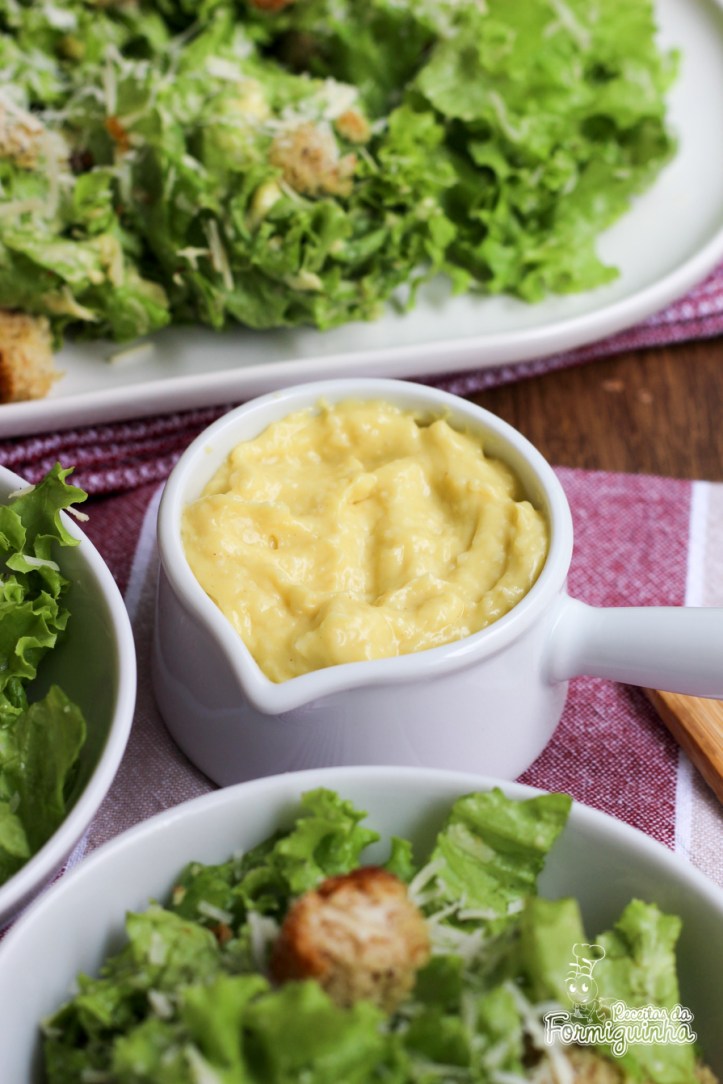 Um clássico muito bem preparado não tem quem não goste! Desfrute de uma Salada Caesar saborosa e crocante!