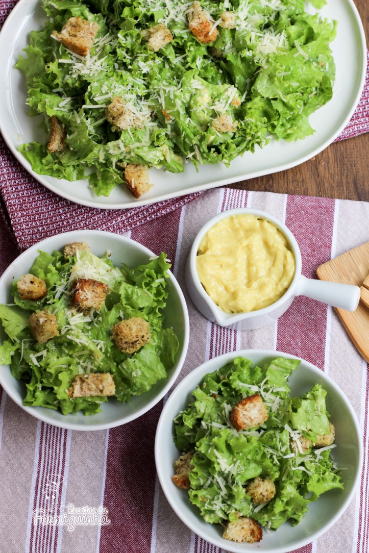 Um clássico muito bem preparado não tem quem não goste! Desfrute de uma Salada Caesar saborosa e crocante!
