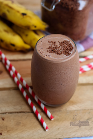Para refrescar nesse calor nada melhor que a combinação perfeita da banana e do chocolate em um delicioso smoothie!!!!