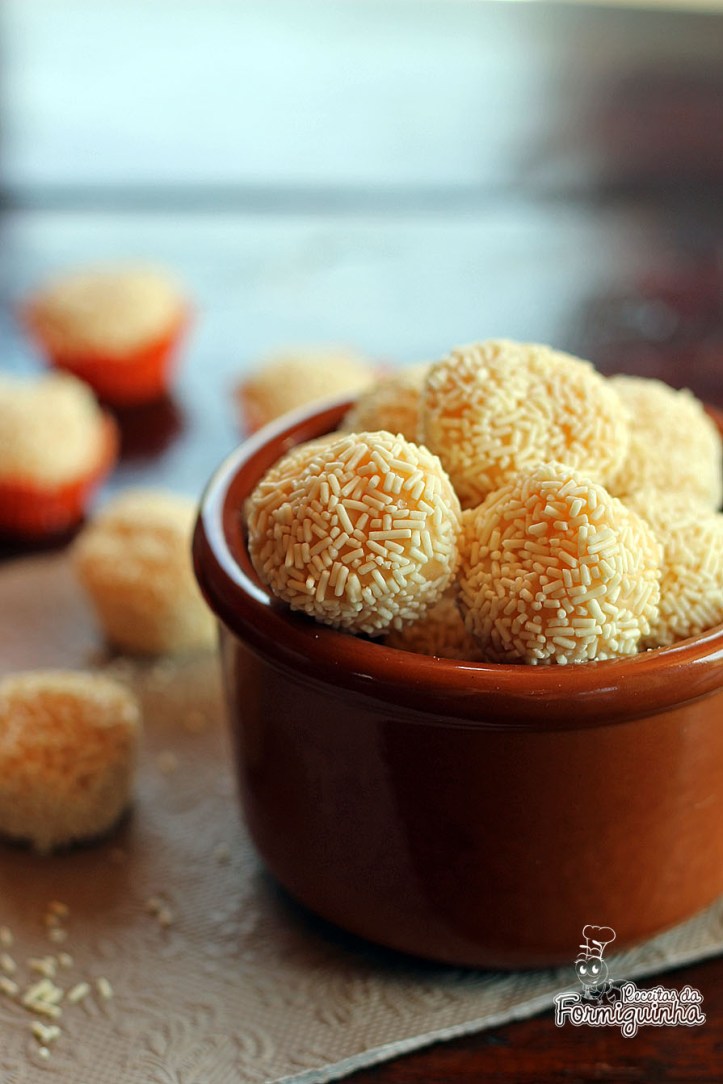Não precisa de nenhum ingrediente adicional! Brigadeiro de Leite Condensado é puro amor!!!