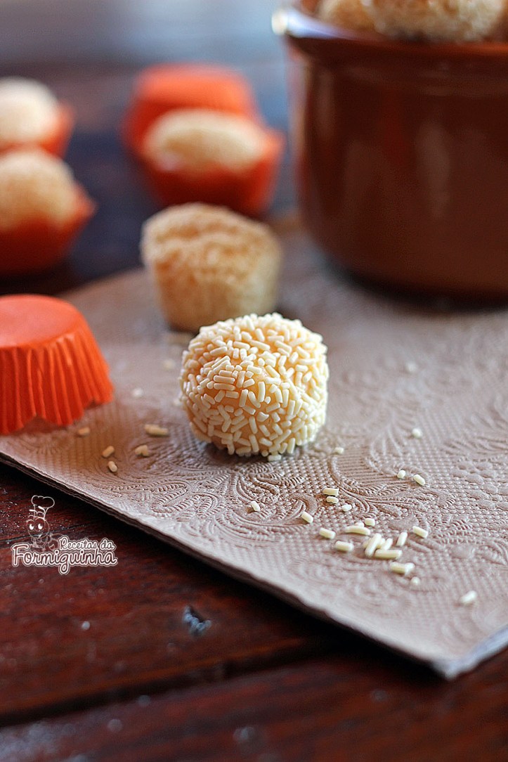 Não precisa de nenhum ingrediente adicional! Brigadeiro de Leite Condensado é puro amor!!!