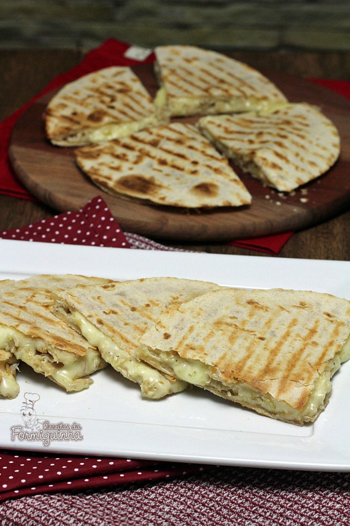 Improvise o lanche com essas Quesadillas de Frango com Rap10. Rápido e deliciosas!!!