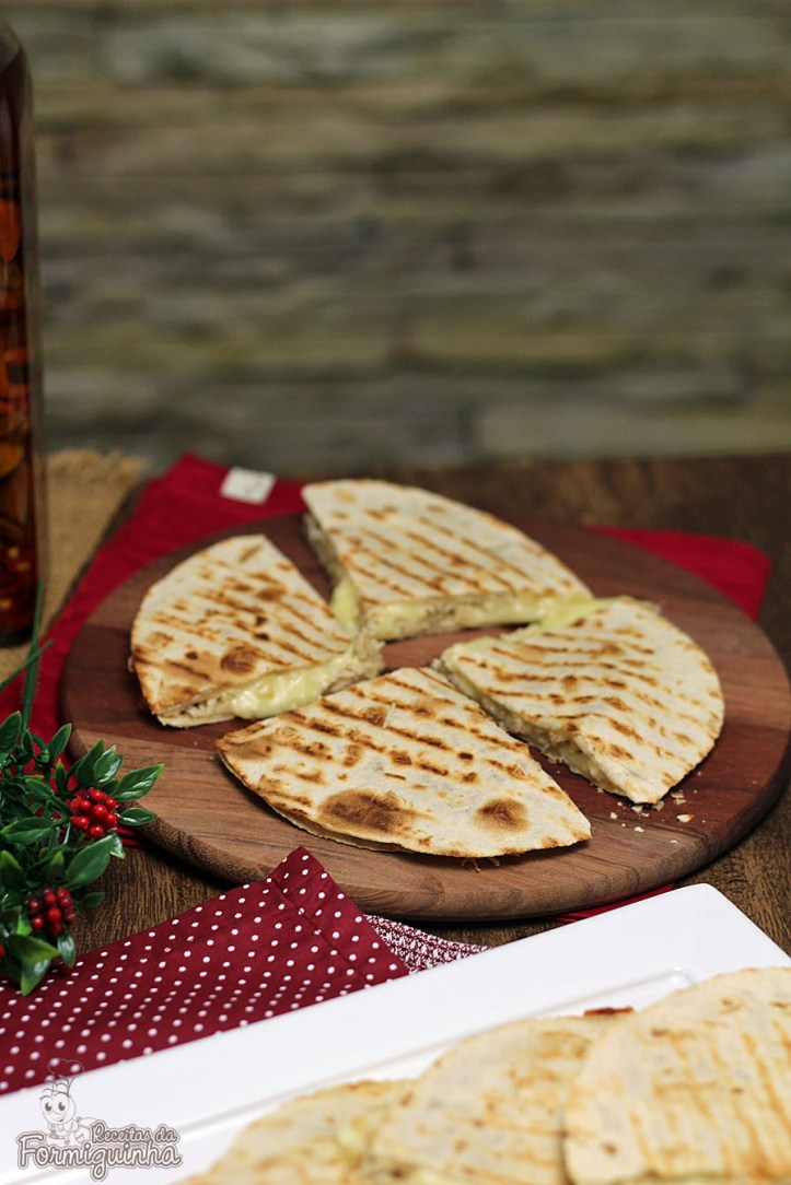 Improvise o lanche com essas Quesadillas de Frango com Rap10. Rápido e deliciosas!!!
