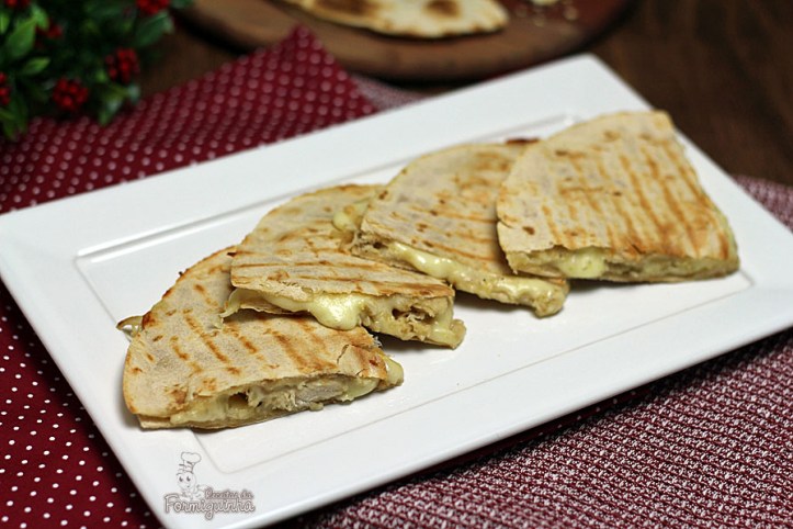 Improvise o lanche com essas Quesadillas de Frango com Rap10. Rápido e deliciosas!!!