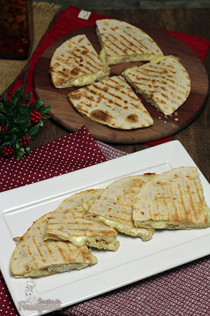 Improvise o lanche com essas Quesadillas de Frango com Rap10. Rápido e deliciosas!!!