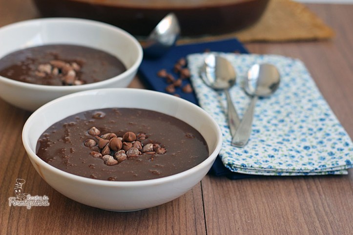 Cremoso, geladinho e muito delicioso! Strogonoff de Chocolate é a sobremesa ideal para os dias quentes onde não se abre mão de comer chocolate!!